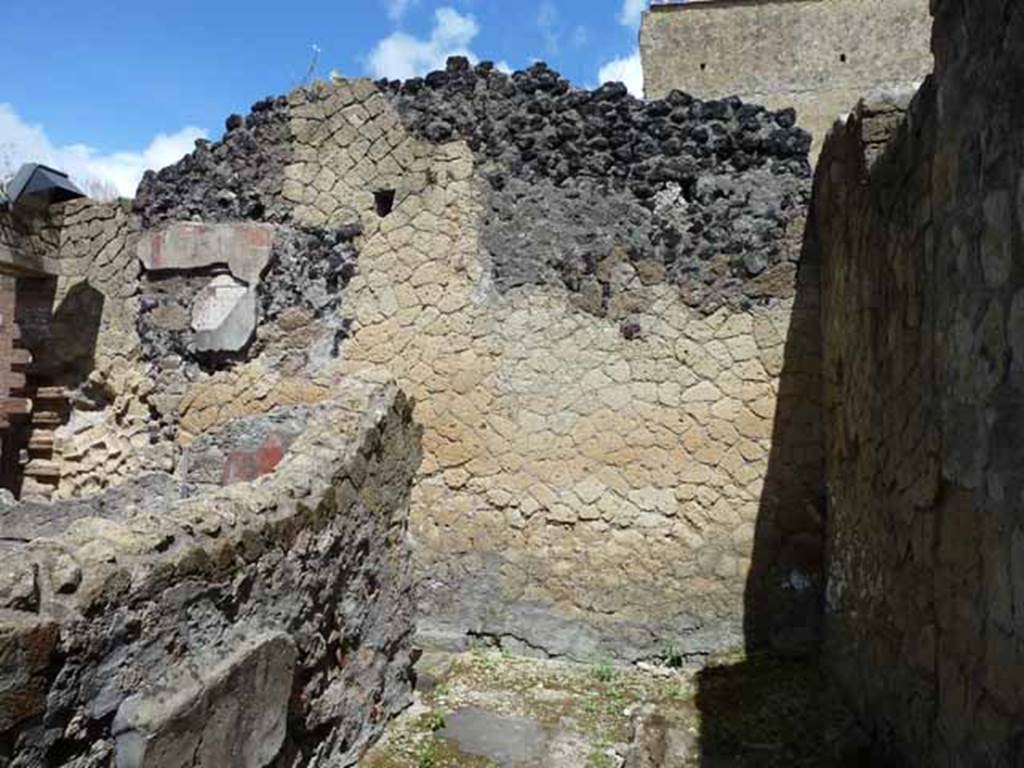 IV.8, Herculaneum, May 2010. Room 2, looking towards north wall.
In the centre of the photo is the doorway leading to the latrine, according to Maiuri on the north wall, traces were still recognisable of a painted serpent.